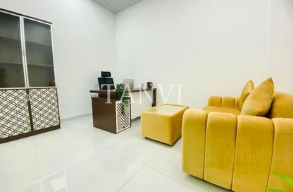Office Space - Studio - 1 Bathroom for rent in Red Avenue - Al Garhoud - Dubai