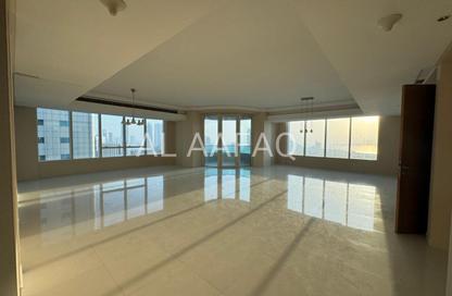 Apartment - 3 Bedrooms - 5 Bathrooms for rent in Blue Tower - Al Majaz 3 - Al Majaz - Sharjah
