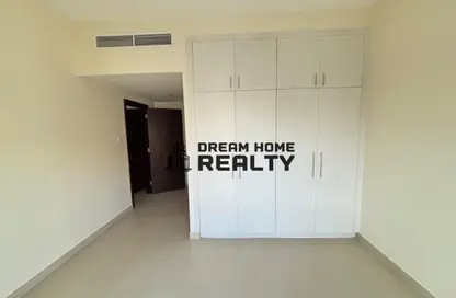 شقة - غرفة نوم - 2 حمامات للايجار في الممزر بلازا - شارع التعاون - التعاون - الشارقة