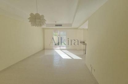 Villa - 2 Bedrooms - 3 Bathrooms for rent in Springs 1 - The Springs - Dubai