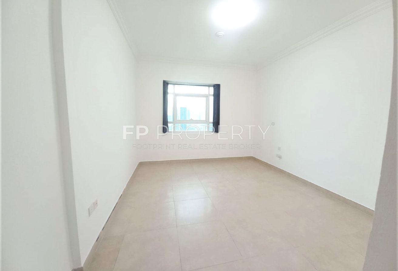 Elegent | Prime Location |Five Hotel view | vacant photo 4