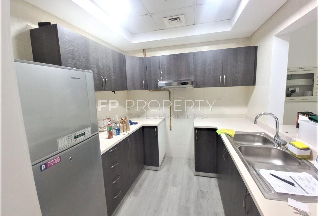 Elegent | Prime Location |Five Hotel view | vacant photo 8