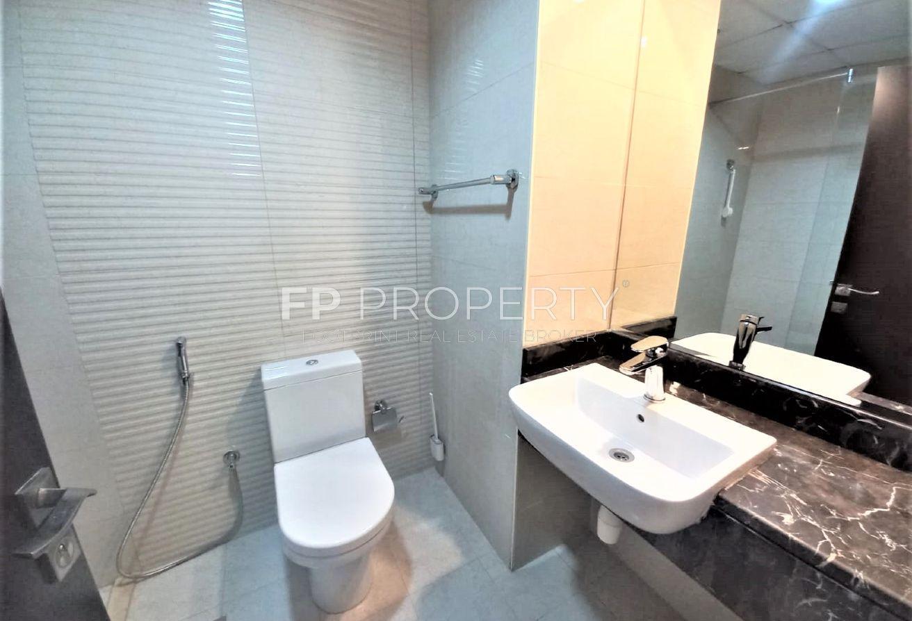 Elegent | Prime Location |Five Hotel view | vacant photo 9