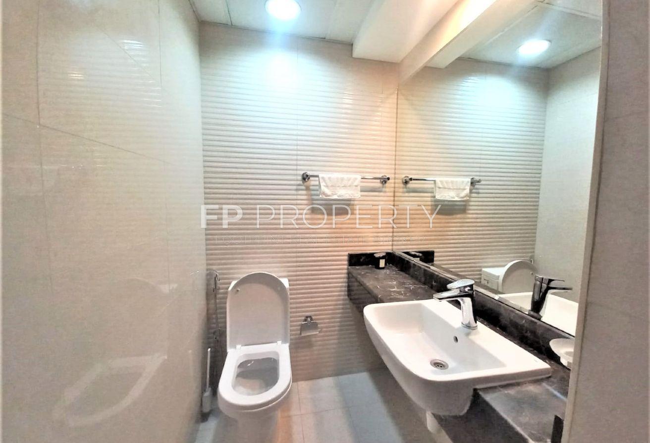 Elegent | Prime Location |Five Hotel view | vacant photo 10