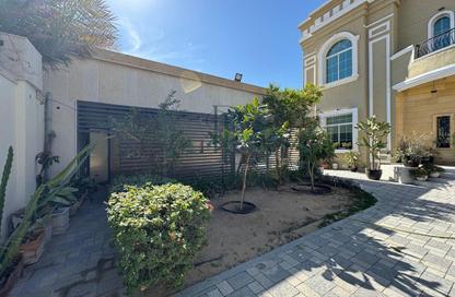 Villa - 5 - 6 for rent in Al Quoz 2 - Al Quoz - Dubai Villa - 5 - 6 for rent in Al Quoz 2 - Al Quoz - Dubai