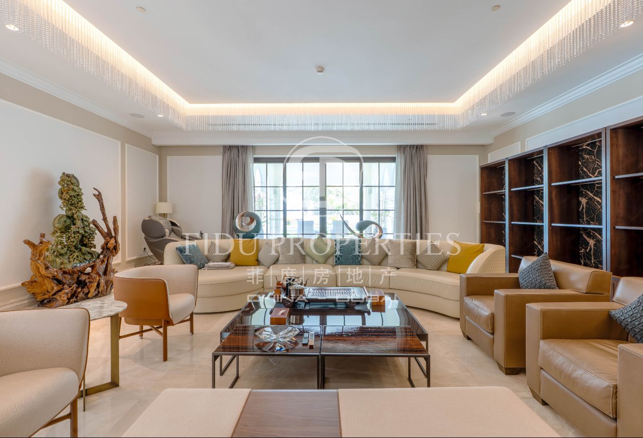 Majestic Mansion in District One: Live the Dream