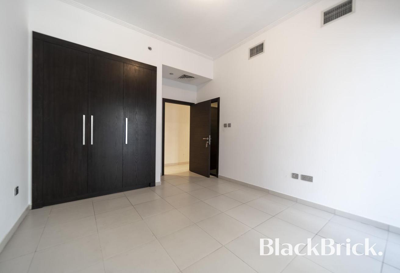 Vacant Now | Great Location | Unfurnished photo 8
