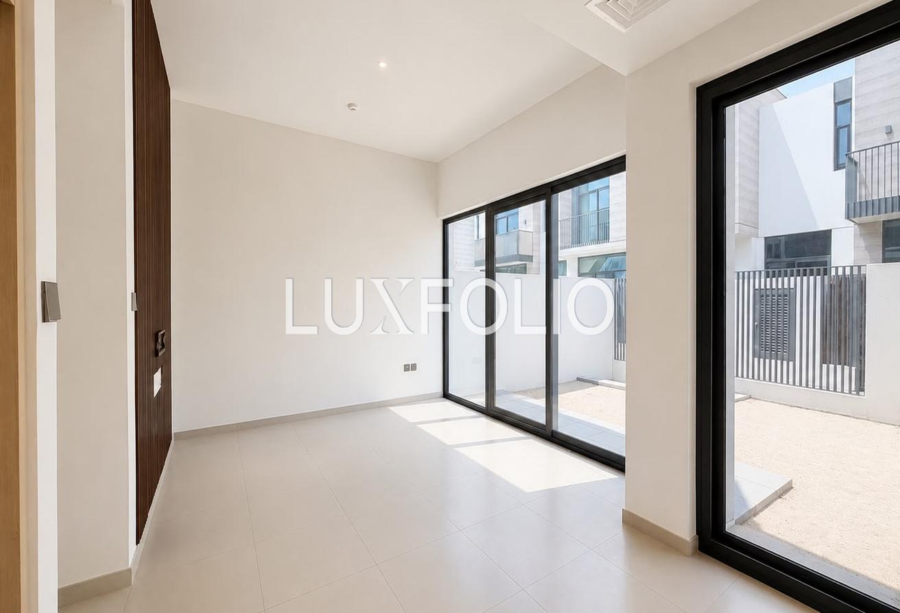 Vacant | Prime Location | Unfurnished photo 2