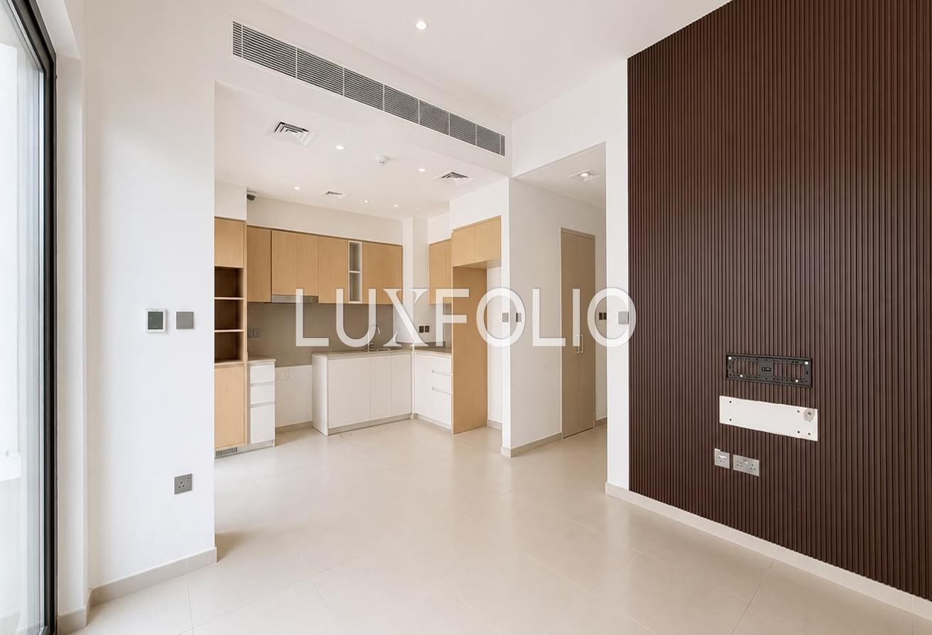 Vacant | Prime Location | Unfurnished photo 3
