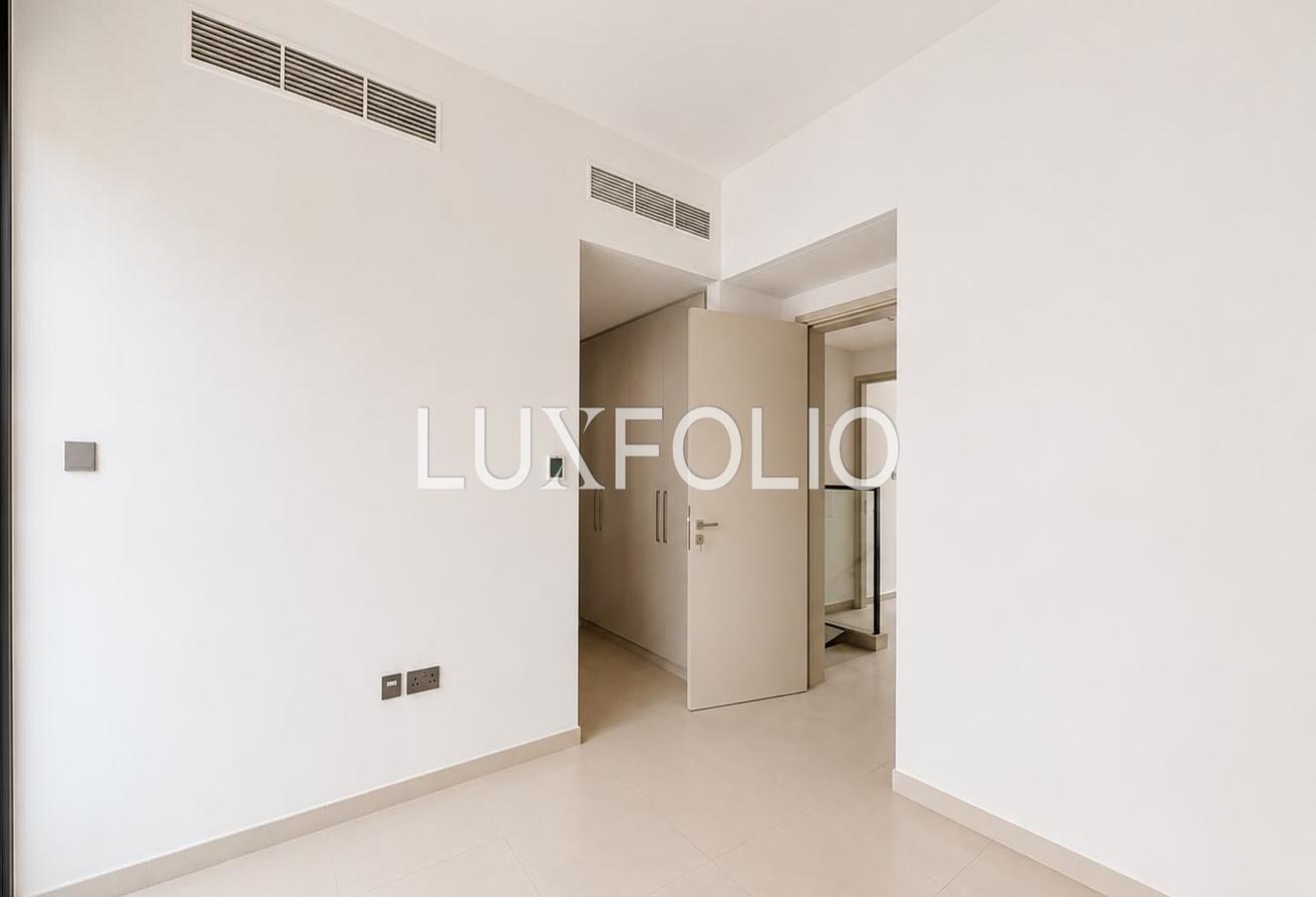 Vacant | Prime Location | Unfurnished photo 5