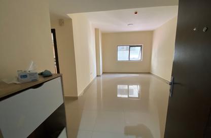 Apartment - 1 Bedroom - 2 Bathrooms for rent in Al Majaz 3 - Al Majaz - Sharjah Apartment - 1 Bedroom - 2 Bathrooms for rent in Al Majaz 3 - Al Majaz - Sharjah