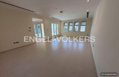 Villa - 3 Bedrooms - 4 Bathrooms for rent in Regional Small - Regional - Jumeirah Park - Dubai