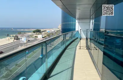 شقة - 2 غرف نوم - 2 حمامات للايجار في مساكن كورنيش عجمان - طريق كورنيش عجمان - عجمان