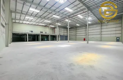 Warehouse - Studio - 3 Bathrooms for rent in Dubai Investment Park 1 (DIP 1) - Dubai Investment Park (DIP) - Dubai