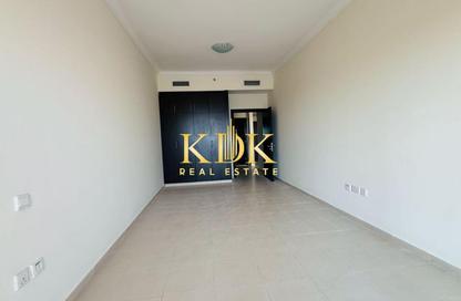 Apartment - 1 Bedroom - 2 Bathrooms for rent in Mazaya 12 - Queue Point - Liwan - Dubai