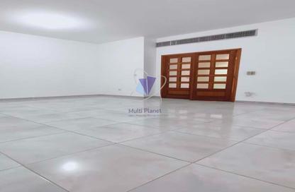 Apartment - 2 - 2 for rent in Hamdan Street - Abu Dhabi