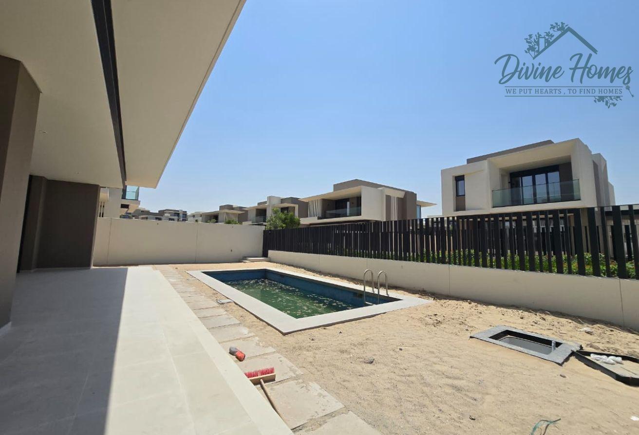 WITH POOL | DRIVER's ROOM | READY TO MOVE photo 3
