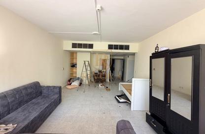 Apartment - 3 - 3 for rent in Al Muraqqabat - Deira - Dubai