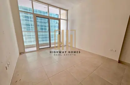 شقة - 2 غرف نوم - 3 حمامات للايجار في منطقة الرولة - الشارقة