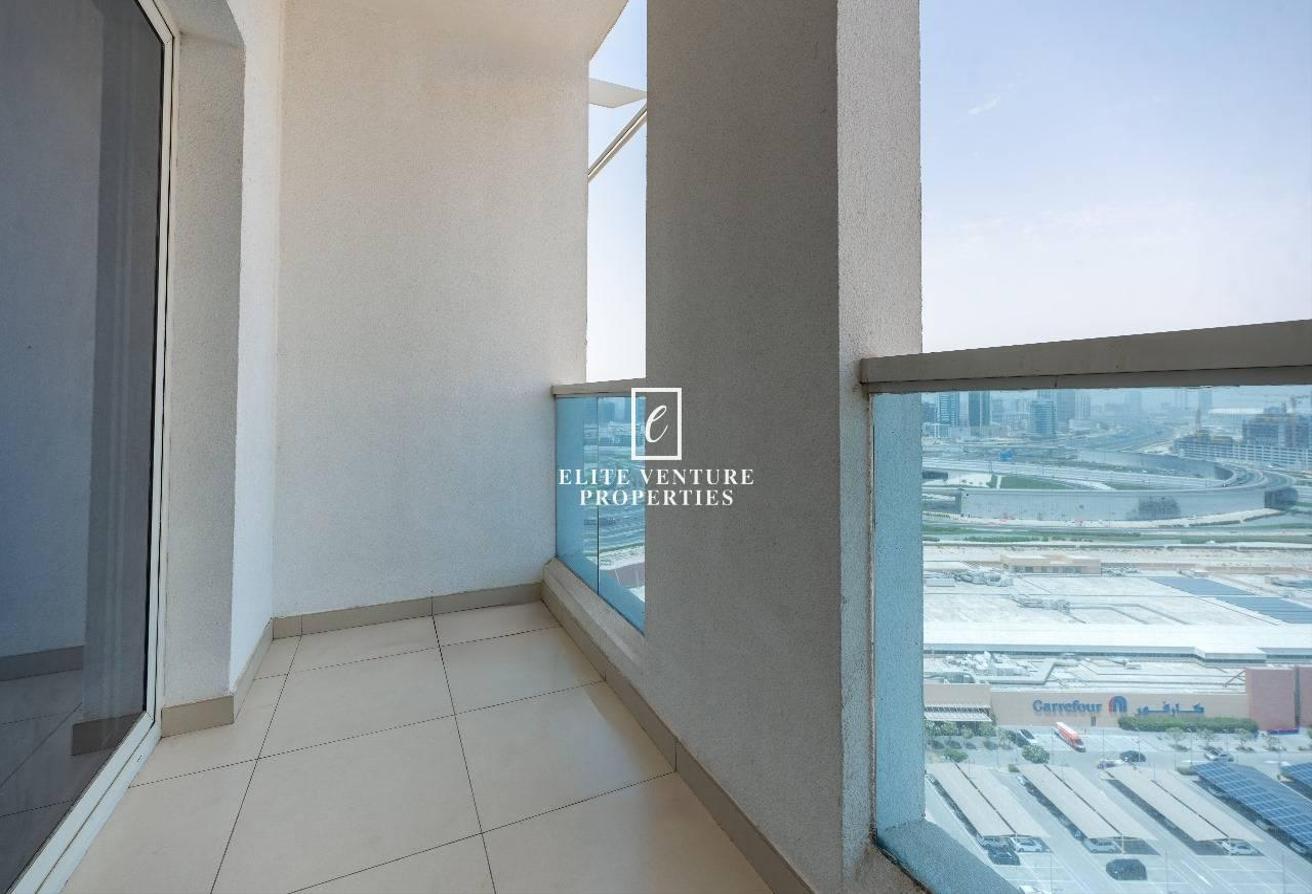 HIGH FLOOR | POOL VIEW | SPACIOUS | BRAND NEW photo 9