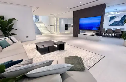 Villa - 5 Bedrooms - 5 Bathrooms for rent in Palm Jumeirah - Dubai