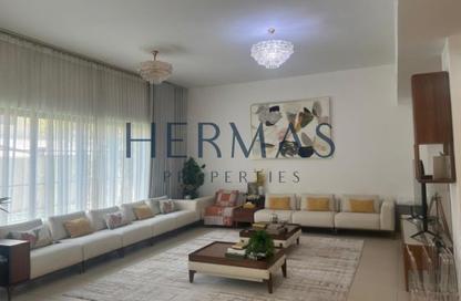 Villa - 4 - 5 for sale in Nad Al Sheba Villas - Nad Al Sheba 3 - Nad Al Sheba - Dubai Villa - 4 - 5 for sale in Nad Al Sheba Villas - Nad Al Sheba 3 - Nad Al Sheba - Dubai