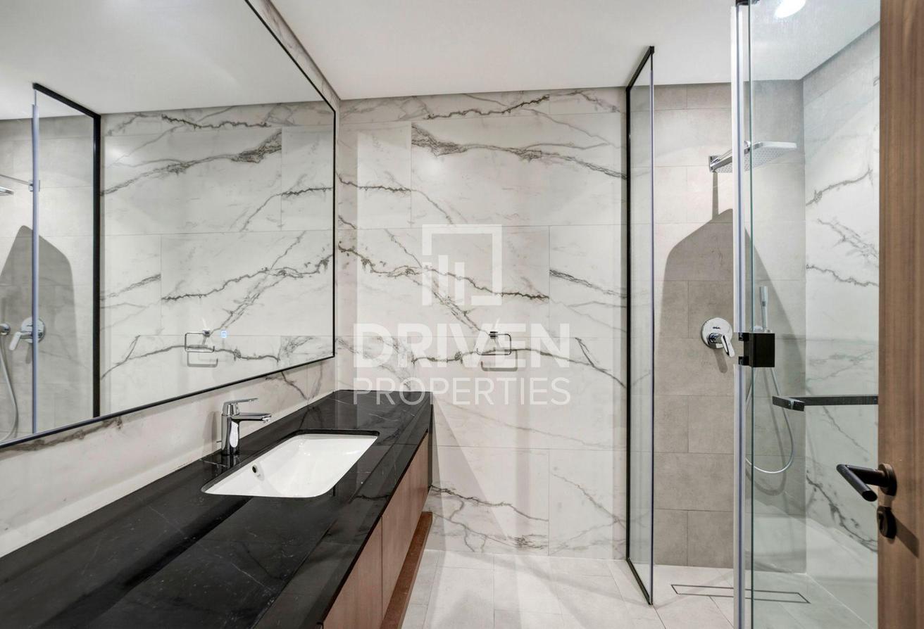 Prime Location | Elegant Apartment | Modern Layout photo 11