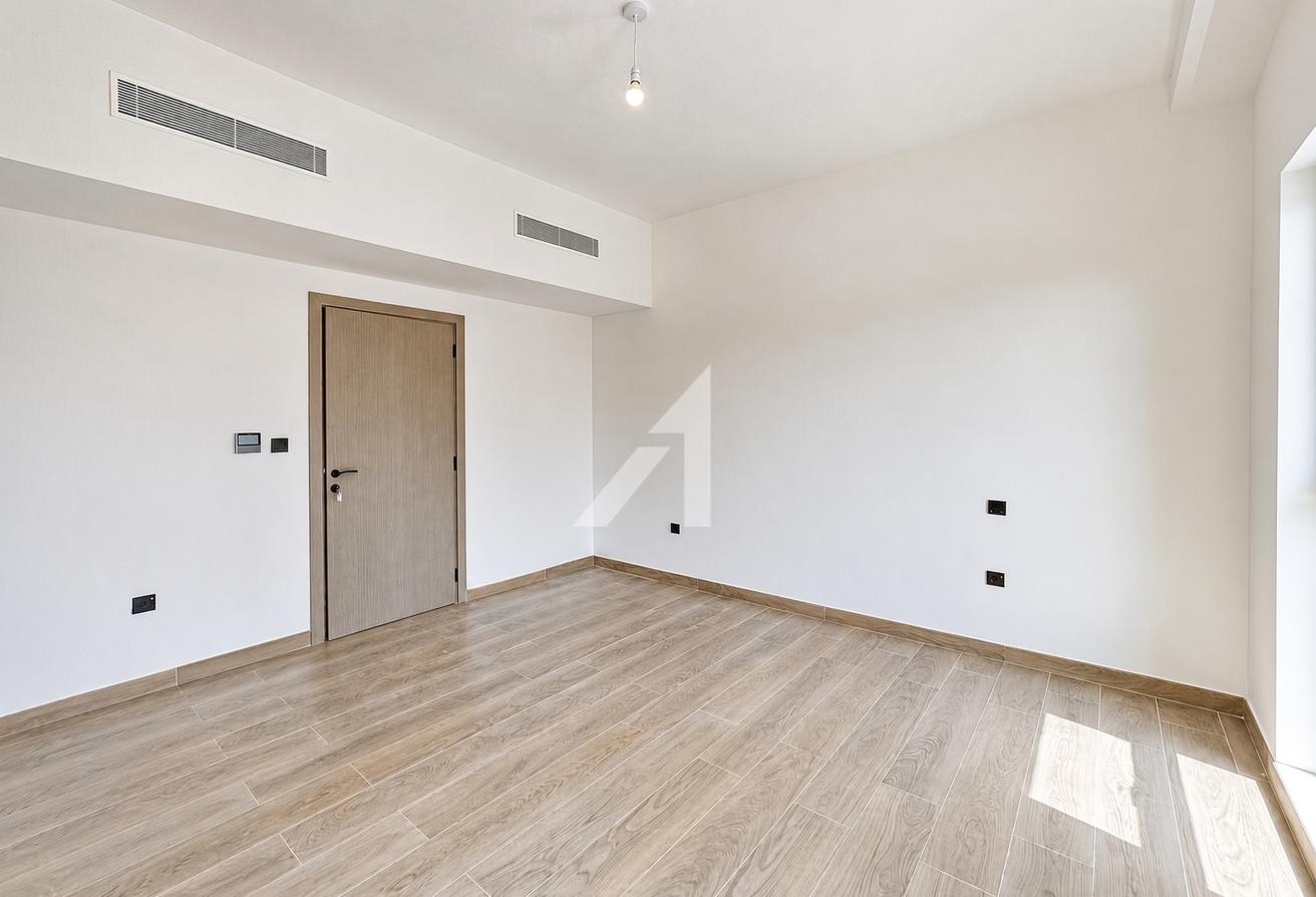 Corner Unit | Brand New | Plus Maid photo 13