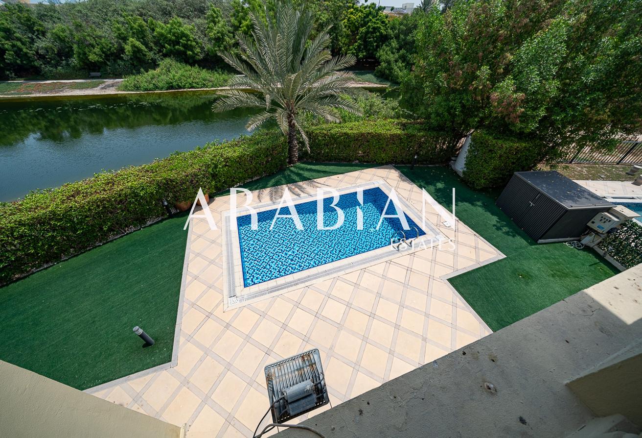 Vacant I Swimming Pool I Upgraded photo 25