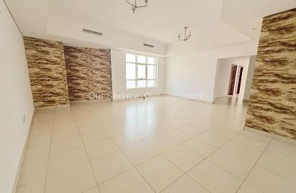 Apartment - 4 - 5 for rent in Al Mamzar Tower - Al Mamzar - Sharjah - Sharjah