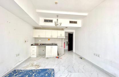 Apartment - Studio - 1 Bathroom for rent in Muwaileh 3 Building - Muwaileh - Sharjah