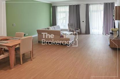 Apartment - 2 Bedrooms - 3 Bathrooms for rent in Al Hallawi - Shoreline Apartments - Palm Jumeirah - Dubai