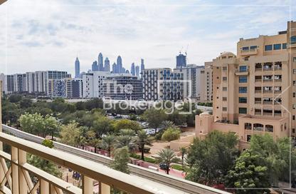 Apartment - 2 Bedrooms - 3 Bathrooms for rent in Al Hallawi - Shoreline Apartments - Palm Jumeirah - Dubai