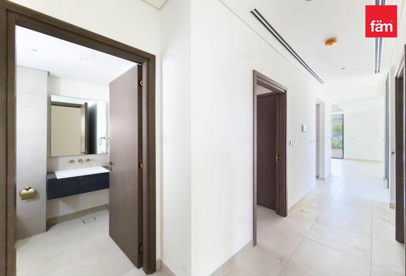 Largest Layout | Park Backing Luxury 4br Villa photo 13