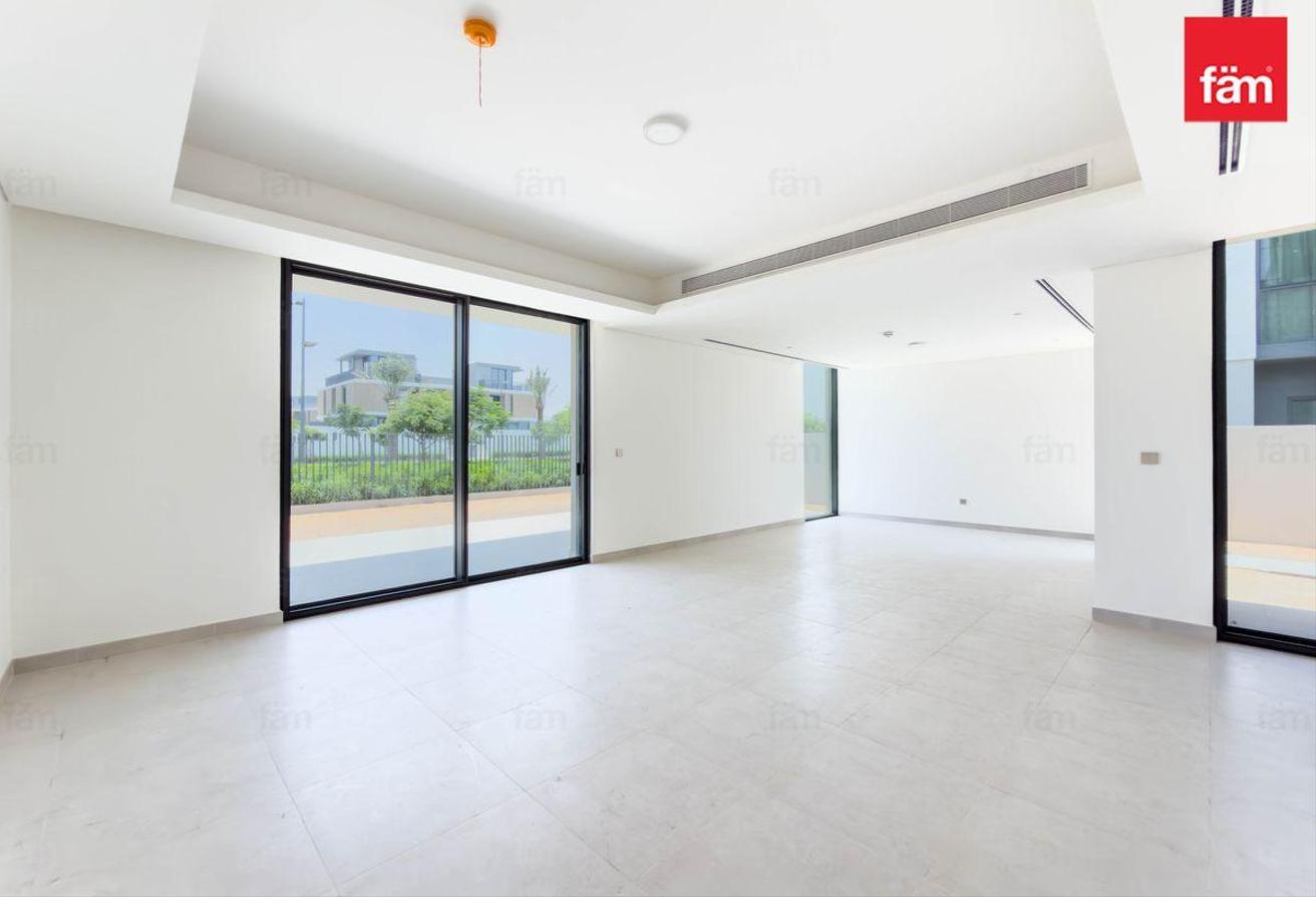 Largest Layout | Park Backing Luxury 4br Villa photo 4