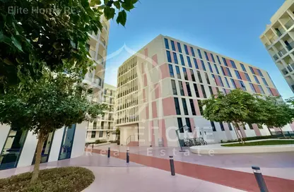 سكن الموظفين - 2 غرف نوم - 1 حمام للبيع في نست - الجادة - الشارقة