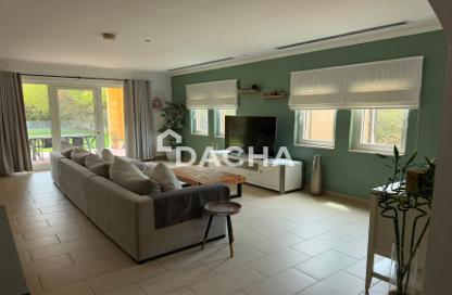 Villa - 3 Bedrooms - 5 Bathrooms for rent in District 7 - Jumeirah Park - Dubai