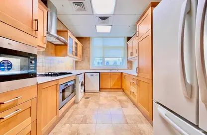 Apartment - 2 Bedrooms - 2 Bathrooms for rent in Al Khazna Tower - Al Najda Street - Abu Dhabi