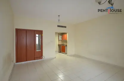 شقة - 1 حمام للايجار في P16 - طراز فرنسي - المدينة العالمية - دبي