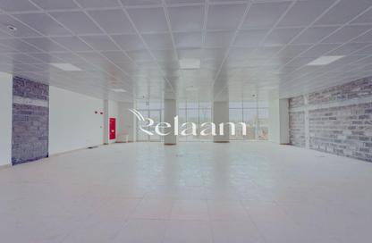Shop - Studio - 1 Bathroom for rent in Khalifa City - Abu Dhabi