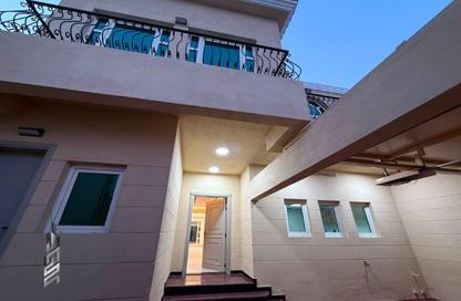 Villa - 4 Bedrooms - 4 Bathrooms for rent in Al Barsha 1 - Al Barsha - Dubai