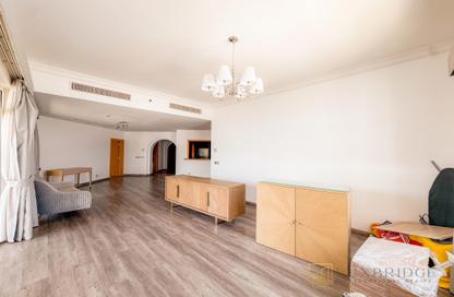 Apartment - 3 Bedrooms - 5 Bathrooms for rent in Al Nabat - Shoreline Apartments - Palm Jumeirah - Dubai