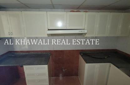 Apartment - 2 Bedrooms - 2 Bathrooms for rent in Al Fardan Centre - Al Majaz 3 - Al Majaz - Sharjah