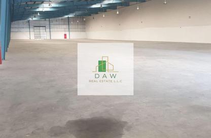 Warehouse - Studio - 2 Bathrooms for rent in Umm Al Thuoob - Umm Al Quwain