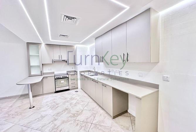 وحدة مطورة | شرفة كبيرة | مُصانة جيدًا