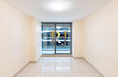 Apartment - 3 Bedrooms - 3 Bathrooms for rent in Silver Sands 2 - Al Mankhool - Bur Dubai - Dubai