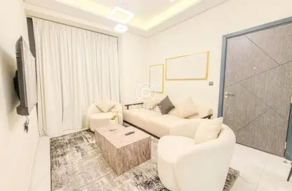 Apartment - 2 Bedrooms - 3 Bathrooms for sale in Samana Golf Avenue - Dubai Studio City - Dubai