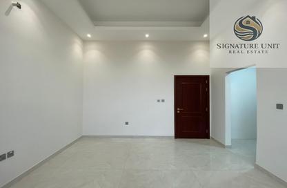 Villa - 4 Bedrooms - 6 Bathrooms for rent in Al Aweer 1 - Al Aweer - Dubai