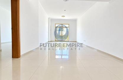 Apartment - 1 - 2 for rent in Abdul Rahim Mohd Al Zarooni Building - Al Mankhool - Bur Dubai - Dubai