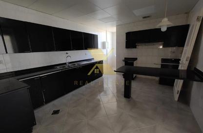 Apartment - 4 Bedrooms - 5 Bathrooms for rent in Al Nahda Tower - Corniche Road - Abu Dhabi